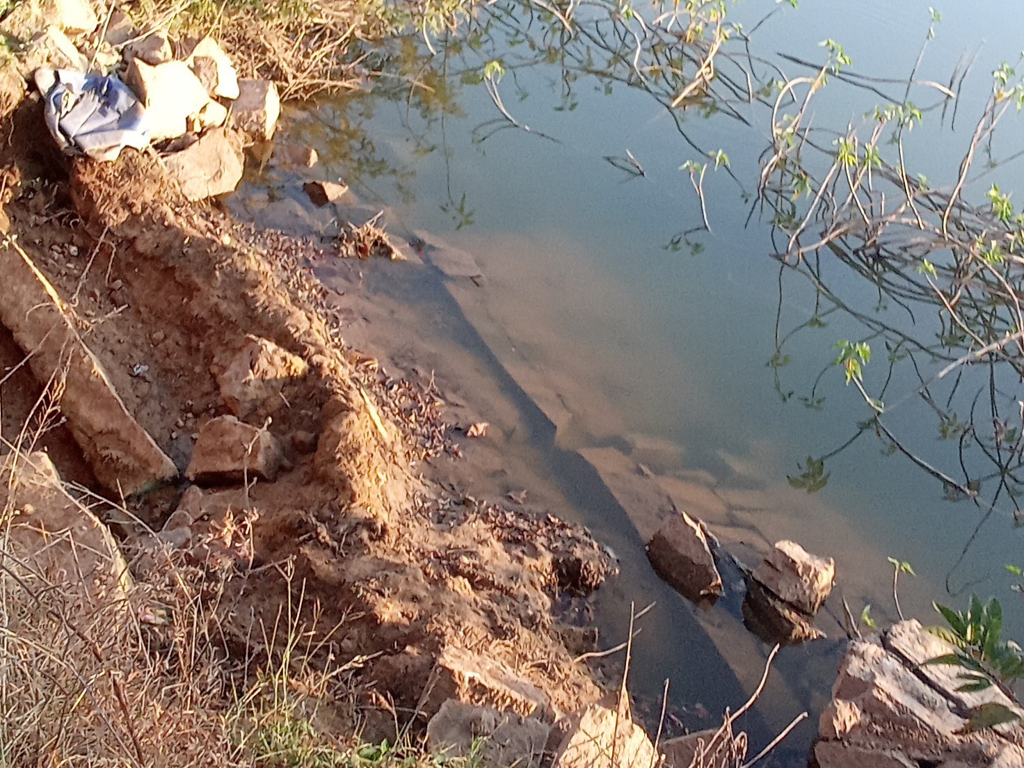 కూలిన కల్వర్టు.. పట్టించుకోని అధికారులు