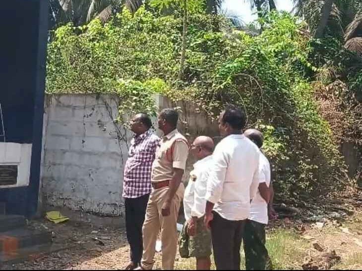 సీసీ కెమెరాలు పరిశీలించిన ఎస్ఐ