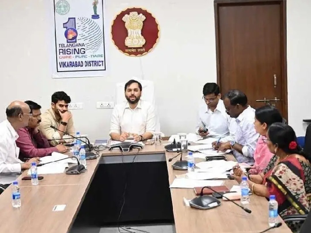 పెండింగ్ పనులను త్వరగా పూర్తి చేయాలి: కలెక్టర్