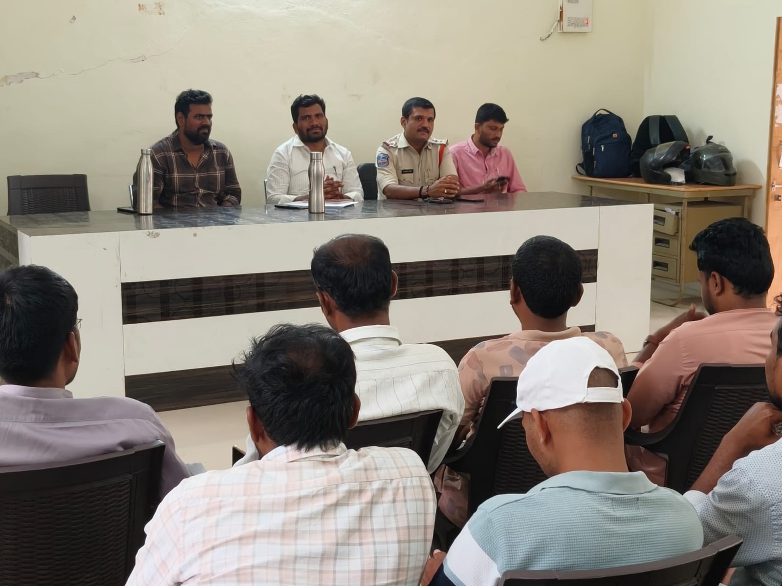 అక్రమంగా ఇసుకను తరలిస్తే కేసులు నమోదు