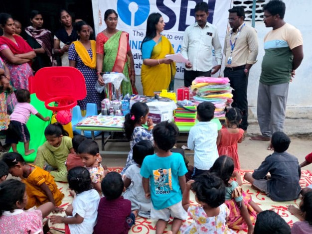 రావులపెంట అంగన్వాడీ కేంద్రానికి ఎస్‌బీఐ సీఏస్ఆర్ సహకారం