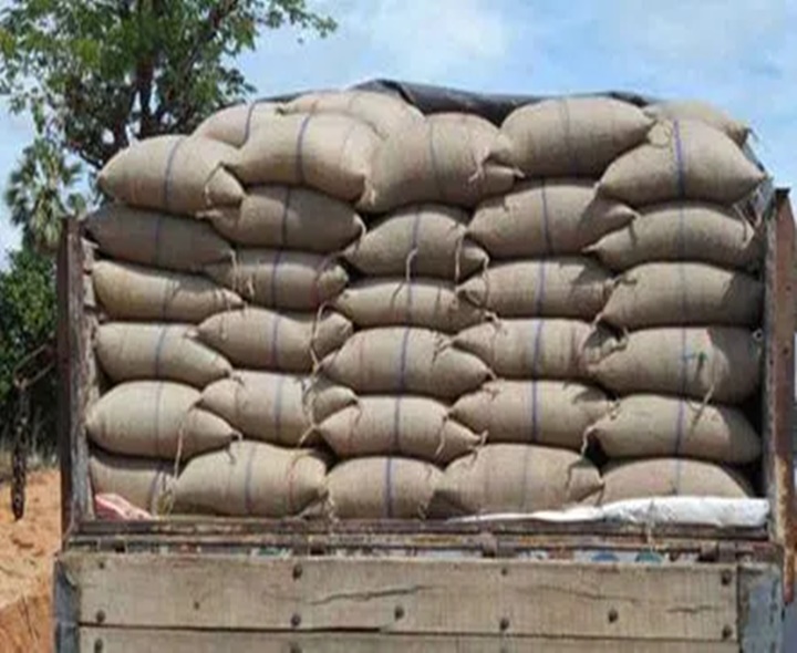 రేషన్ బియ్యం అక్రమ రవాణ.. CIపై వేటు