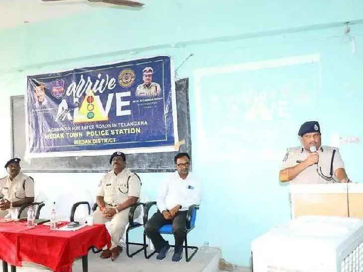 హెల్మెట్, సీటుబెల్టు తప్పనిసరి: ఎస్పీ