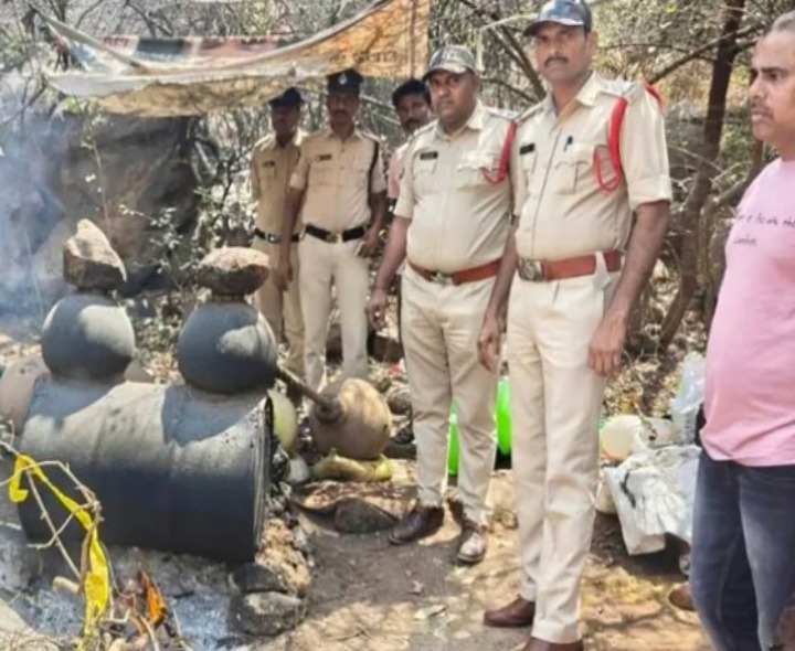 డ్రోన్ ఆపరేషన్.. నాటుసారా కేంద్రాలు ధ్వంసం