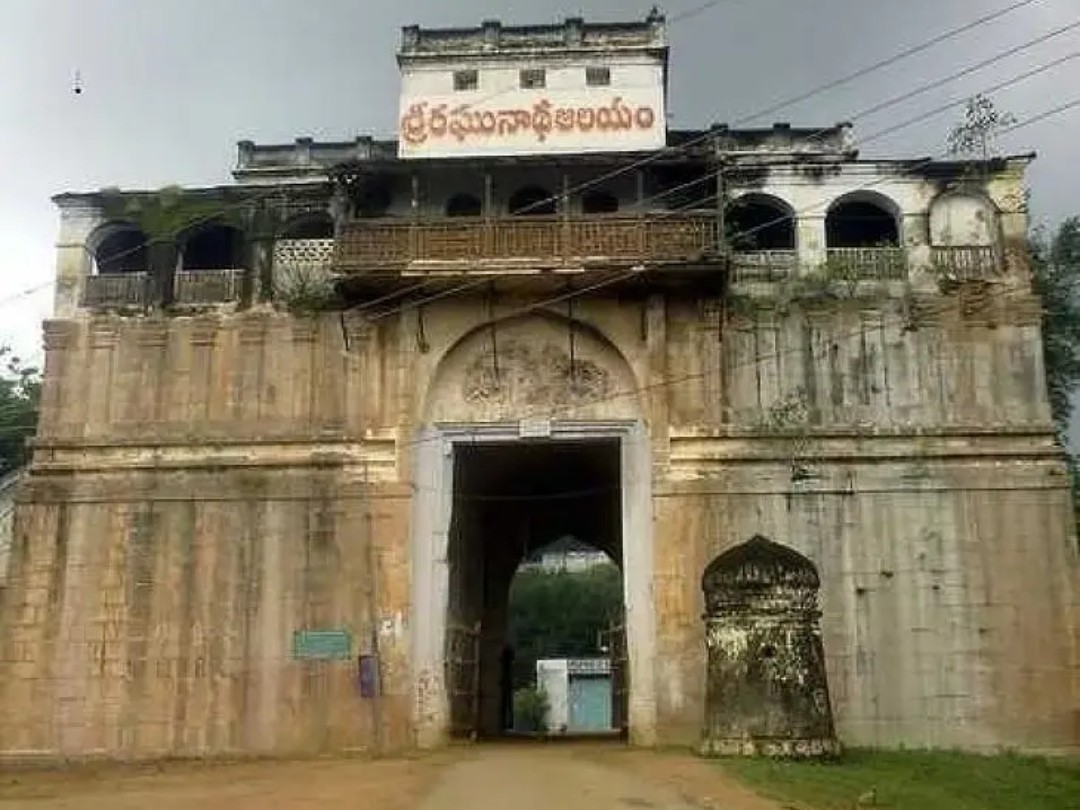 ఇందూరు కోటపై కొలువుదీరిన కోదండరాముడు