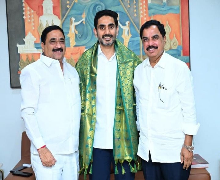 మంత్రి లోకేష్‌తో జిల్లా నేతల భేటీ