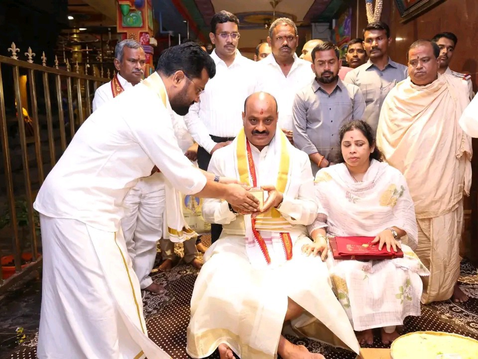 శ్రీ కనకదుర్గమ్మ సేవలో మంత్రి అచ్చెన్న నాయుడు