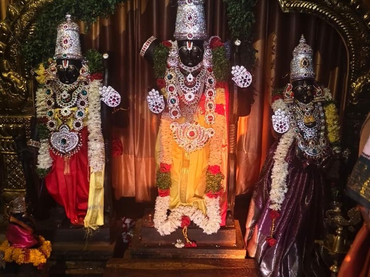 రాముని పాదాలను తాకిన సూర్యకిరణాలు