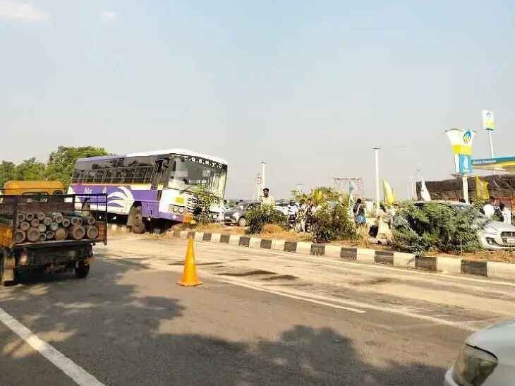 సిద్దిపేట-హైదరాబాద్ రహదారిపై యాక్సిడెంట్