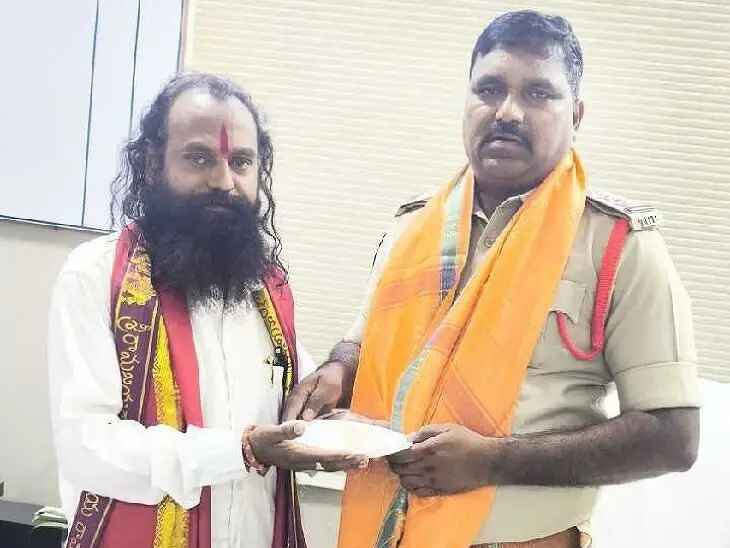 రామయ్యకు గోటి తలంబ్రాలు అందజేత: సీఐ