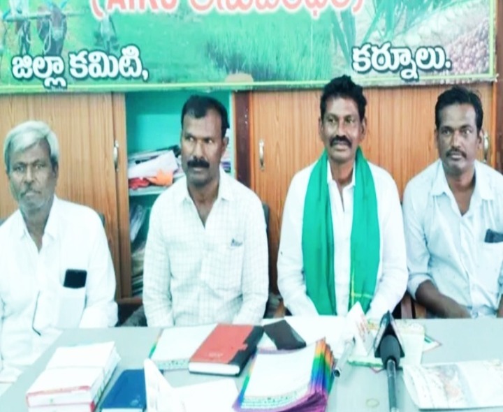 ‘రైతు బజార్‌ను విముక్తి చేయండి’