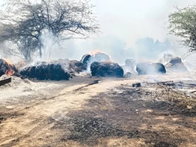 గడ్డివాములు అగ్నికి ఆహుతి.. తీవ్ర నష్టం