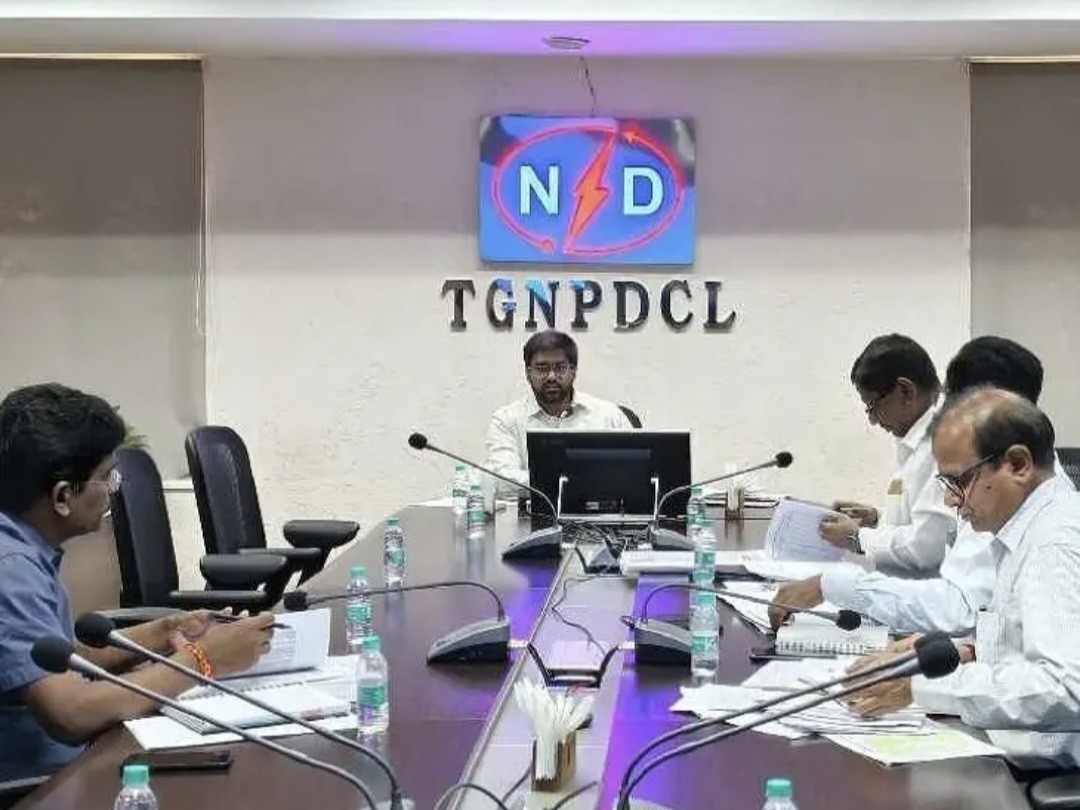 ఓవర్‌లోడ్ ట్రాన్స్‌ఫార్మర్ల సామర్థ్యం పెంచాలి: సీఎండీ