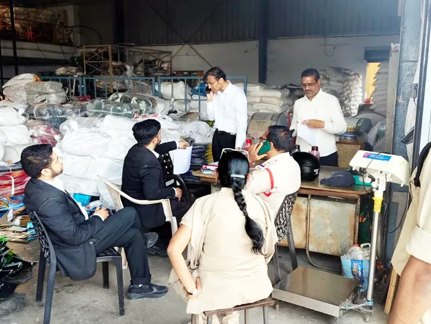 బియ్యం వ్యాపారి ఇంట్లో తనిఖీ చేపట్టిన ఢిల్లీ హైకోర్టు బృందం