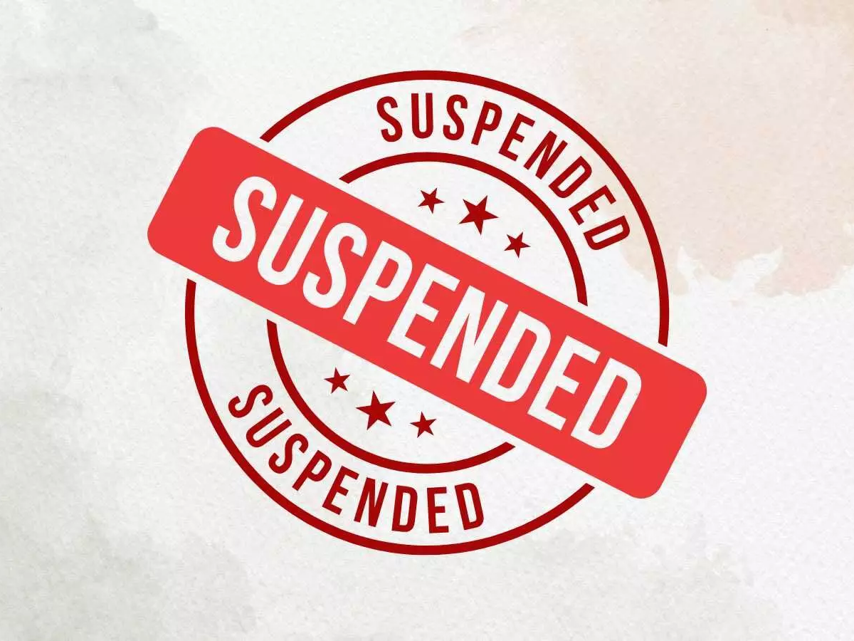 విధులకు గైర్హాజరు.. టీచర్ సస్పెండ్