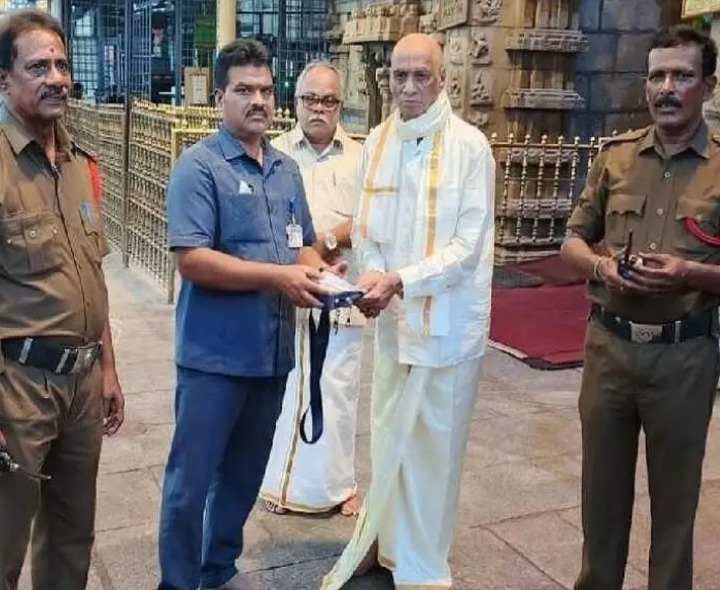 నిజాయితీ చాటుకున్న కానిస్టేబుల్