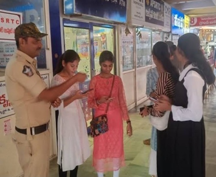 శక్తి యాప్‌పై మహిళలకు విసృత అవగాహన