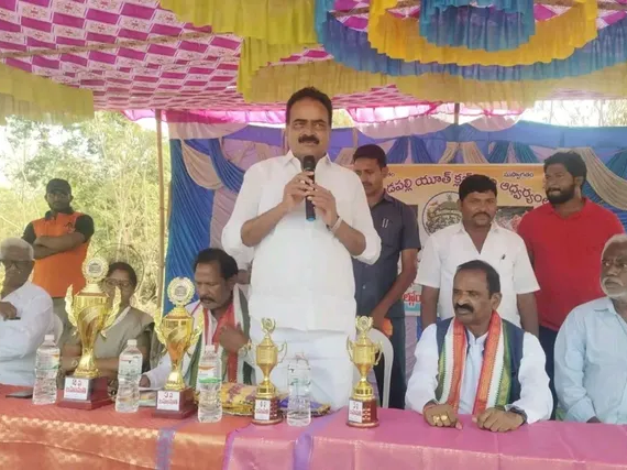 కబడ్డీ పోటీలను ప్రారంభించిన రాయల నాగేశ్వరరావు