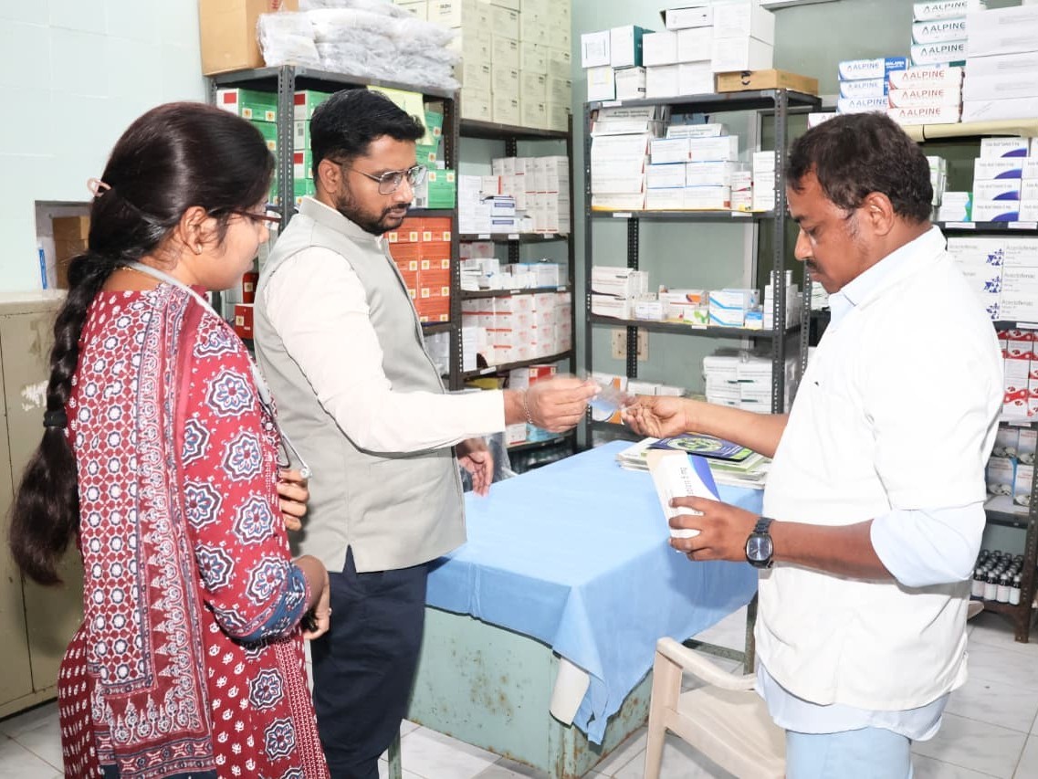 ఇటిక్యాల పీహెచ్‌సీని తనిఖీ చేసిన కలెక్టర్