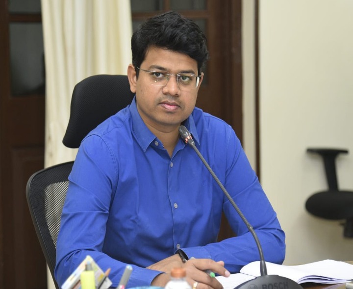 గ్యాస్ సిలిండర్ల అక్రమ నిల్వపై కఠిన చర్యలు: జేసీ