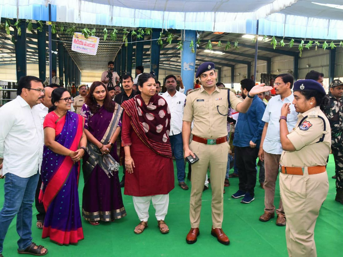 ఆలయంలో ఏర్పాట్లను పరిశీలించిన కలెక్టర్