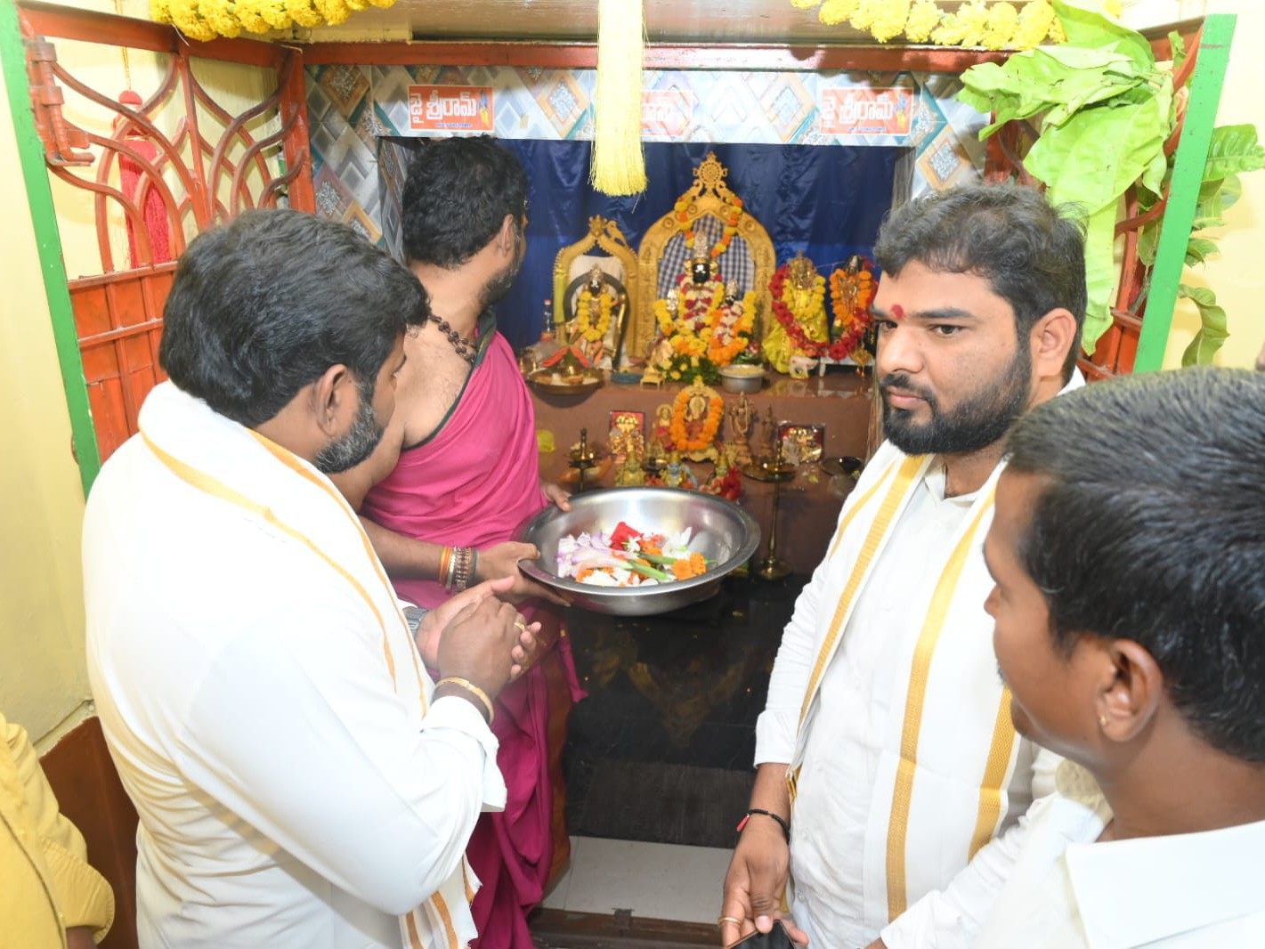 రామాలయంలో ప్రత్యేక పూజలు చేసిన ఎమ్మెల్యే