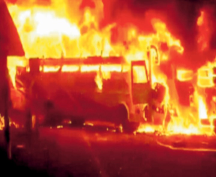 పోలీసుల అదుపులో ట్రావెల్స్ యజమాని