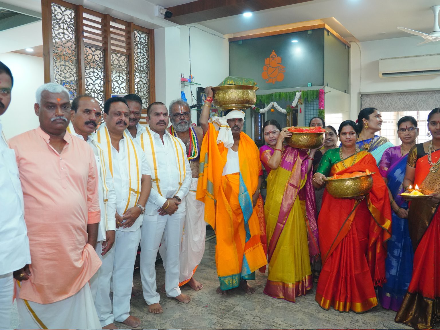 పట్టు వస్త్రాలు సమర్పించిన MLA దంపతులు