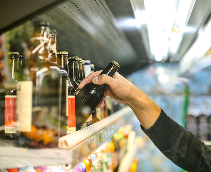 ఇక పెట్రోల్ బంకుల్లోనూ మద్యం విక్రయాలు