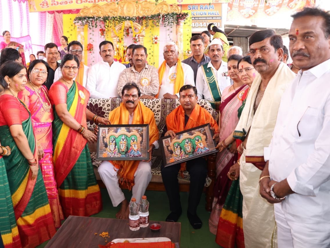 రామాలయాల్లో కలెక్టర్ రాజర్షి షా ప్రత్యేక పూజలు