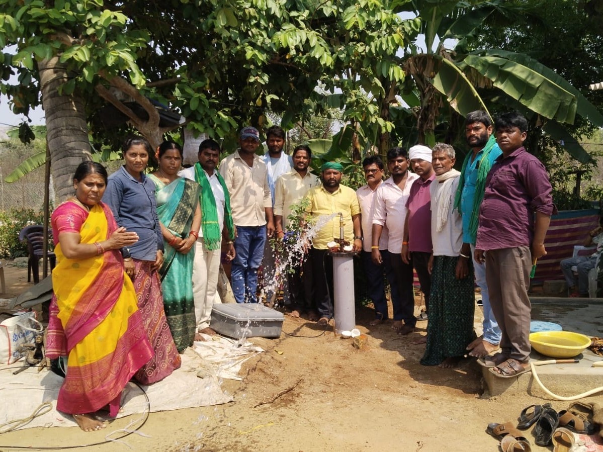 మైనంపల్లిలో నూతన బోర్ మోటార్ ప్రారంభం