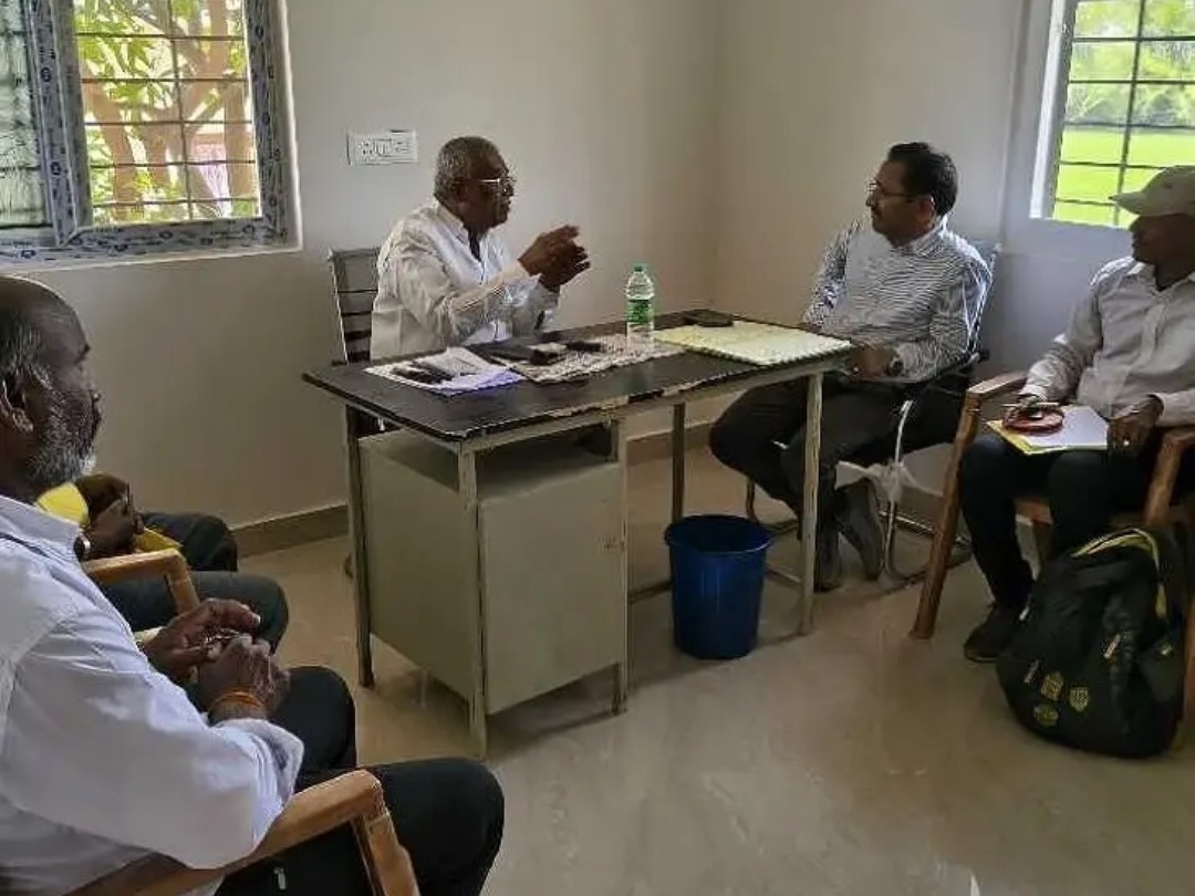 ఇందిరమ్మ ఇళ్ల జాప్యంపై పీడీ ఆగ్రహం