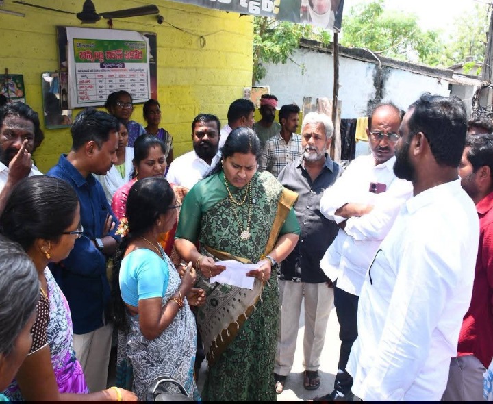 గుంటూరులో పేదల ఇళ్ల తొలగింపుపై ఆందోళన