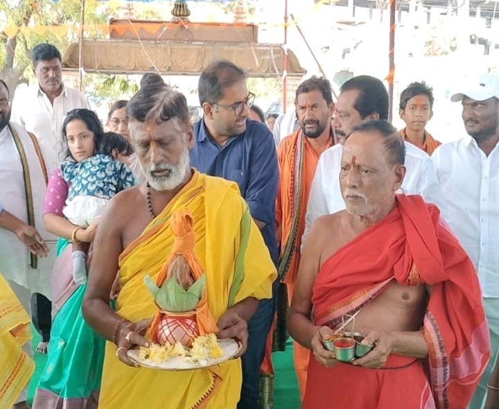 రామాలయంలో కలెక్టర్ దంపతుల పూజలు