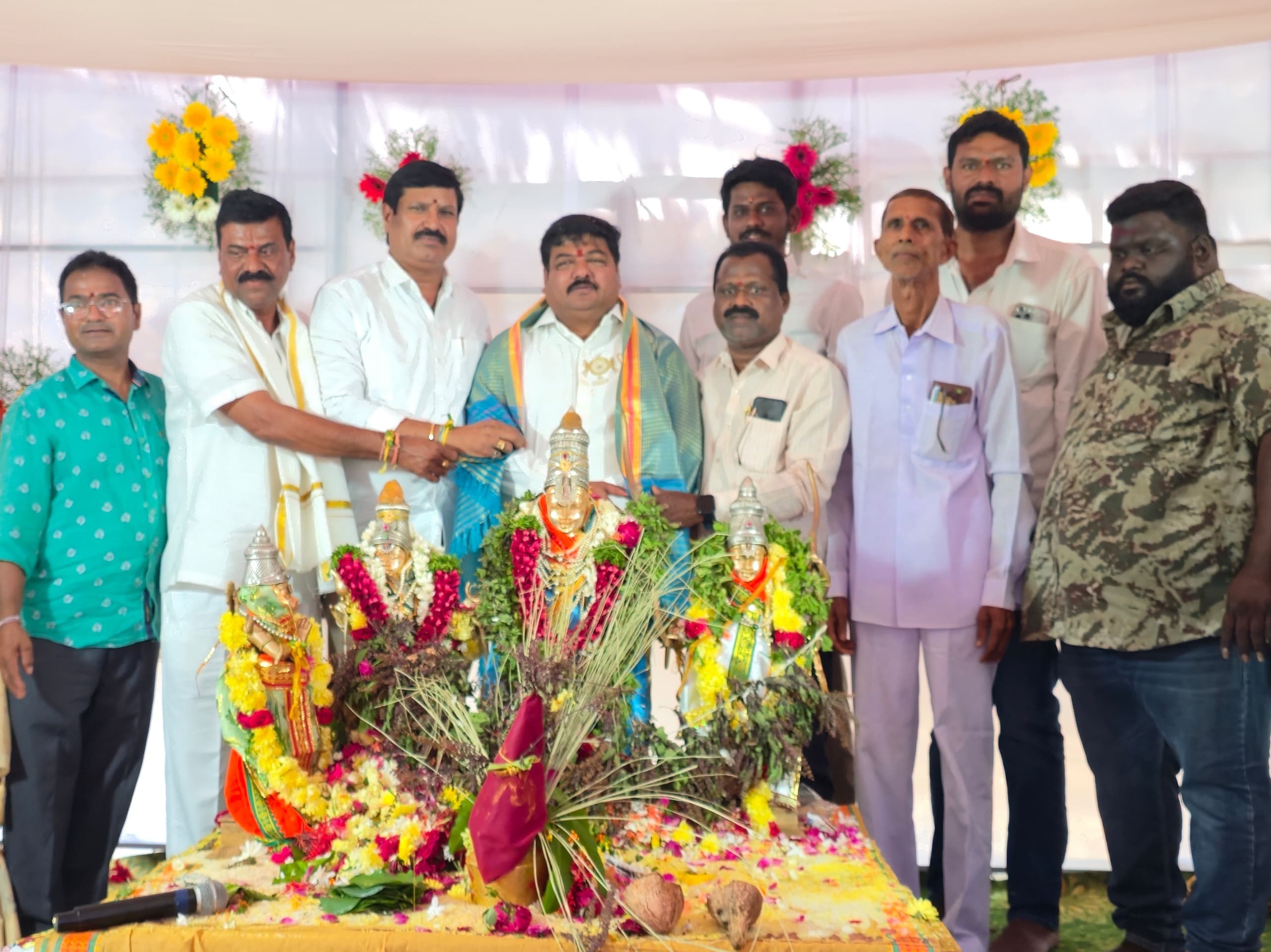 కళ్యాణ వేడుకల్లో పాల్గొన్న మాజీ ఎమ్మెల్యే