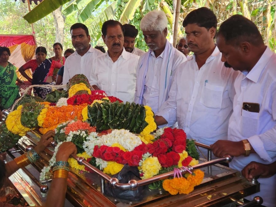మునిరాజ్ పార్ధివదేహానికి ఘన నివాళి