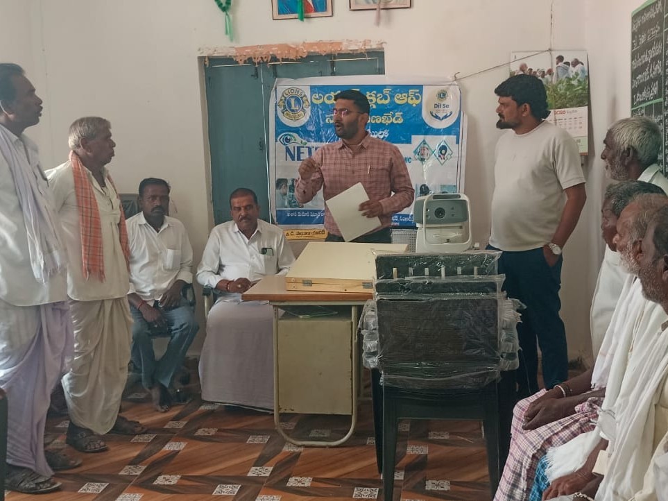 గ్రామంలో ఉచిత కంటి పరీక్షలు