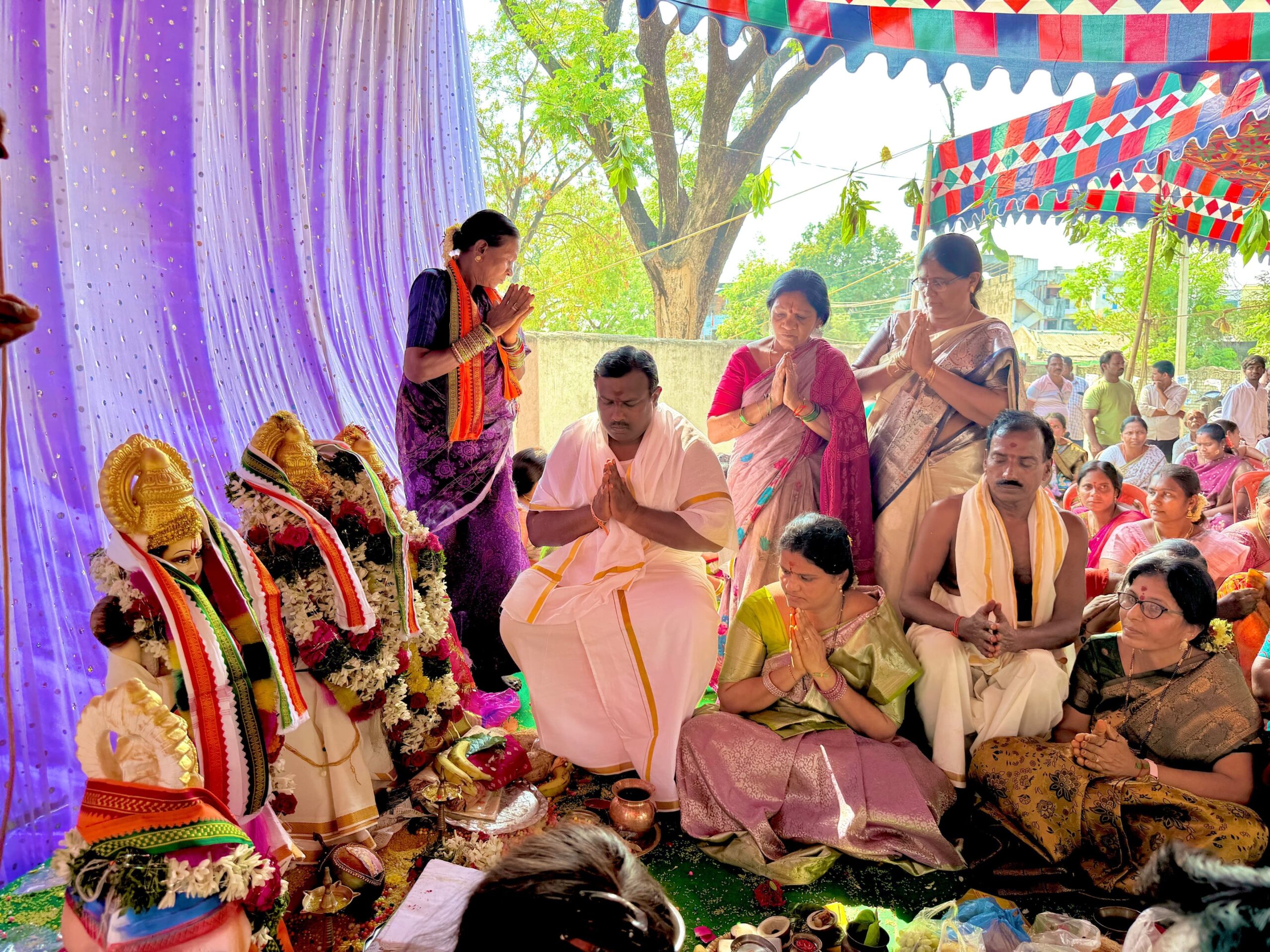 రాములవారికి పట్టువస్త్రాలు సమర్పించిన ఛైర్మన్