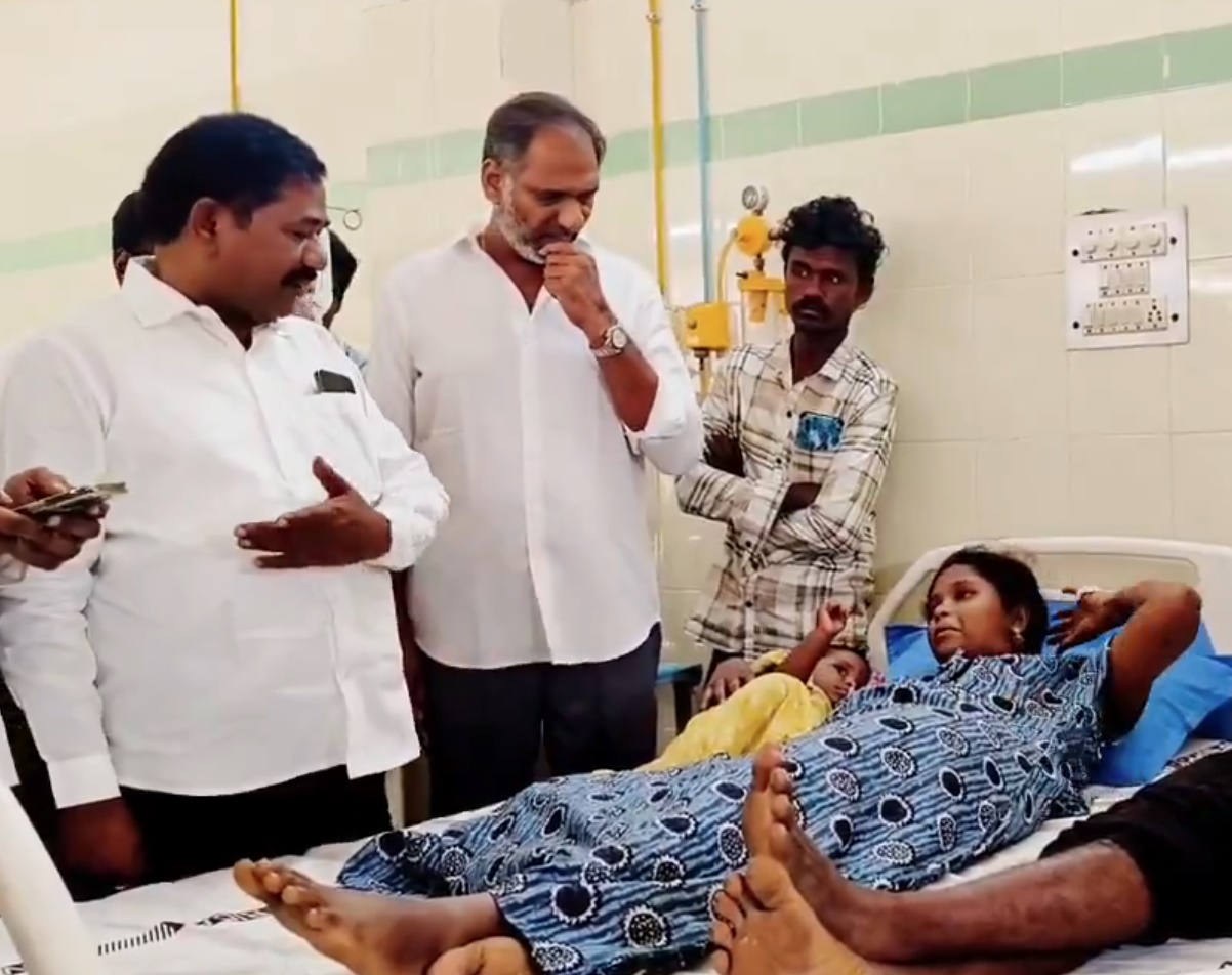 బస్సు ప్రమాదం.. క్షతగాత్రులకు మంత్రుల పరామర్శ