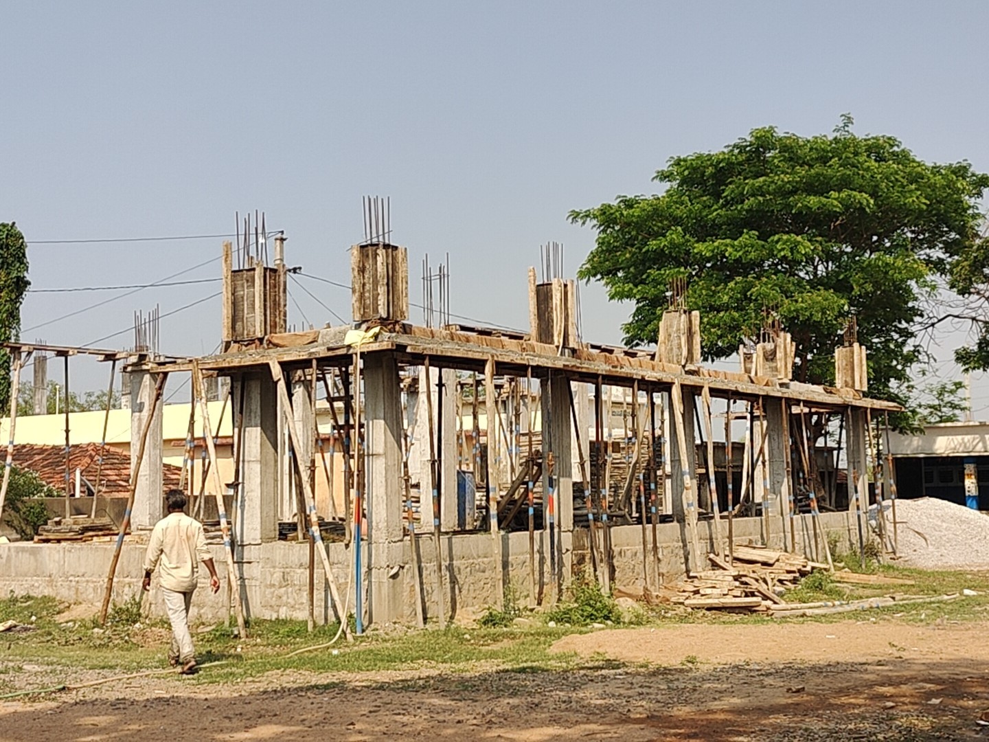 జోరుగా పాఠశాల అదనపు గదుల నిర్మాణం