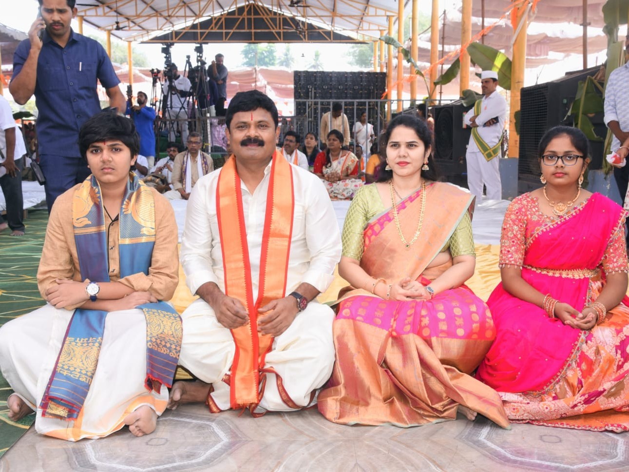 పంచెకట్టుతో మెరిసిన ఎస్పీ దామోదర్