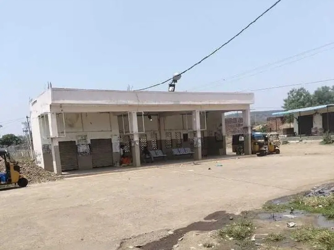 మరుగుదొడ్లు లేక మహిళల ఇబ్బందులు