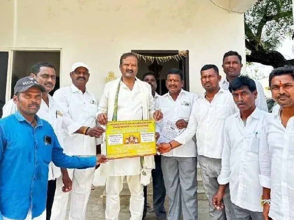 మాజీ ఎమ్మెల్యేకు బ్రహ్మోత్సవాల ఆహ్వానం