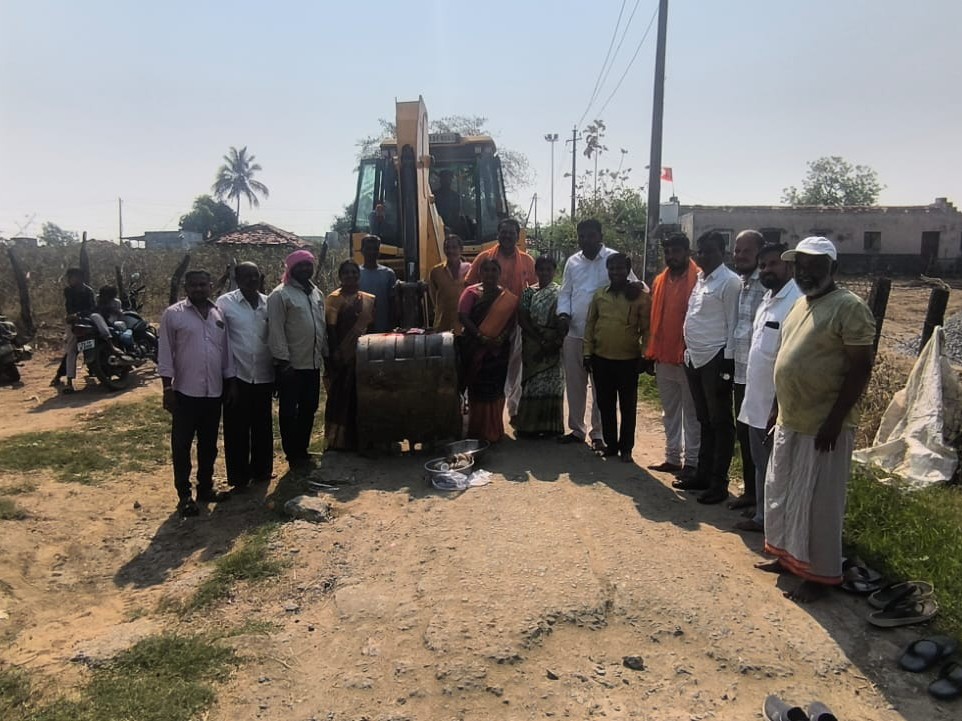 పొన్నారంలో సీసీ రోడ్డు పనులు ప్రారంభం