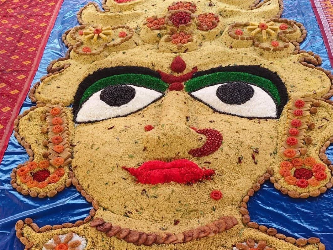 బలుసులమ్మవారి భారీ కుంభం నివేదన