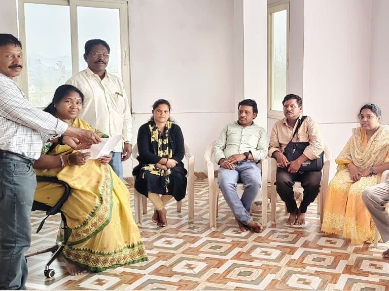 వార్డెన్ బాధ్యతలకు టీచర్ల నిరాకరణ