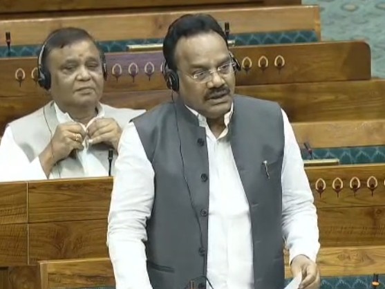 రహదారులను అభివృద్ధి చేయాలి: MP నగేశ్