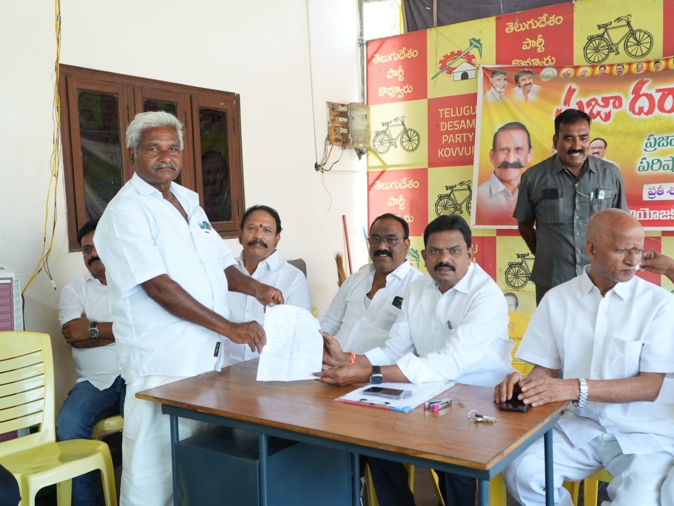 కొవ్వూరు ఎమ్మెల్యే గ్రీవెన్స్‌కు 18 వినతులు