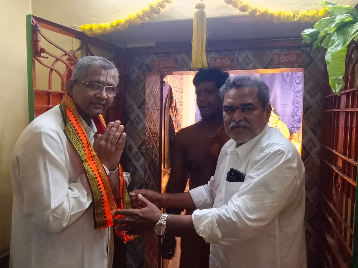 ప్రత్యేక పూజలో పాల్గొన్న న్యాయమూర్తి