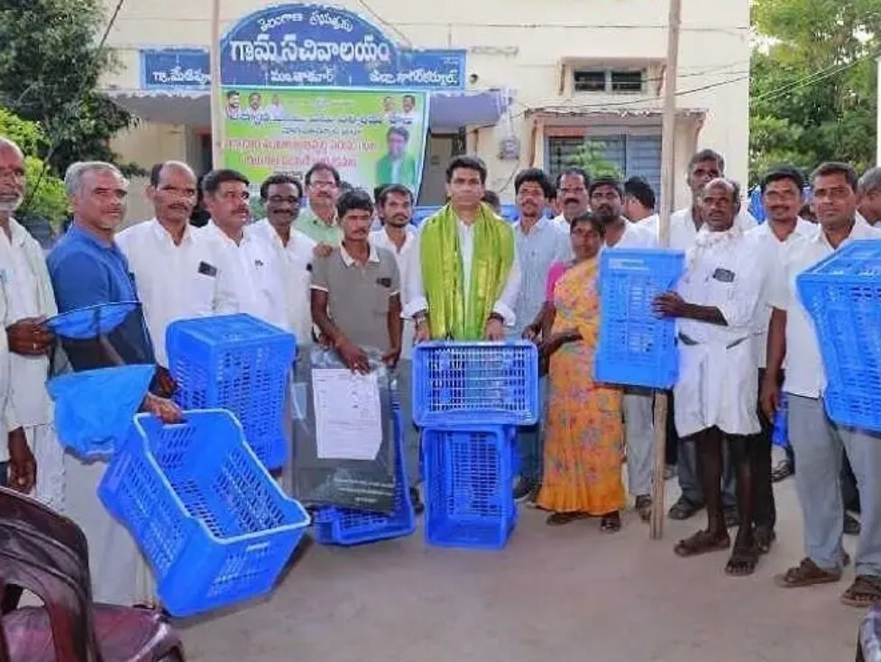 రైతులు ప్రత్యామ్నాయ పంటలపై దృష్టి సారించాలి: ఎమ్మెల్యే